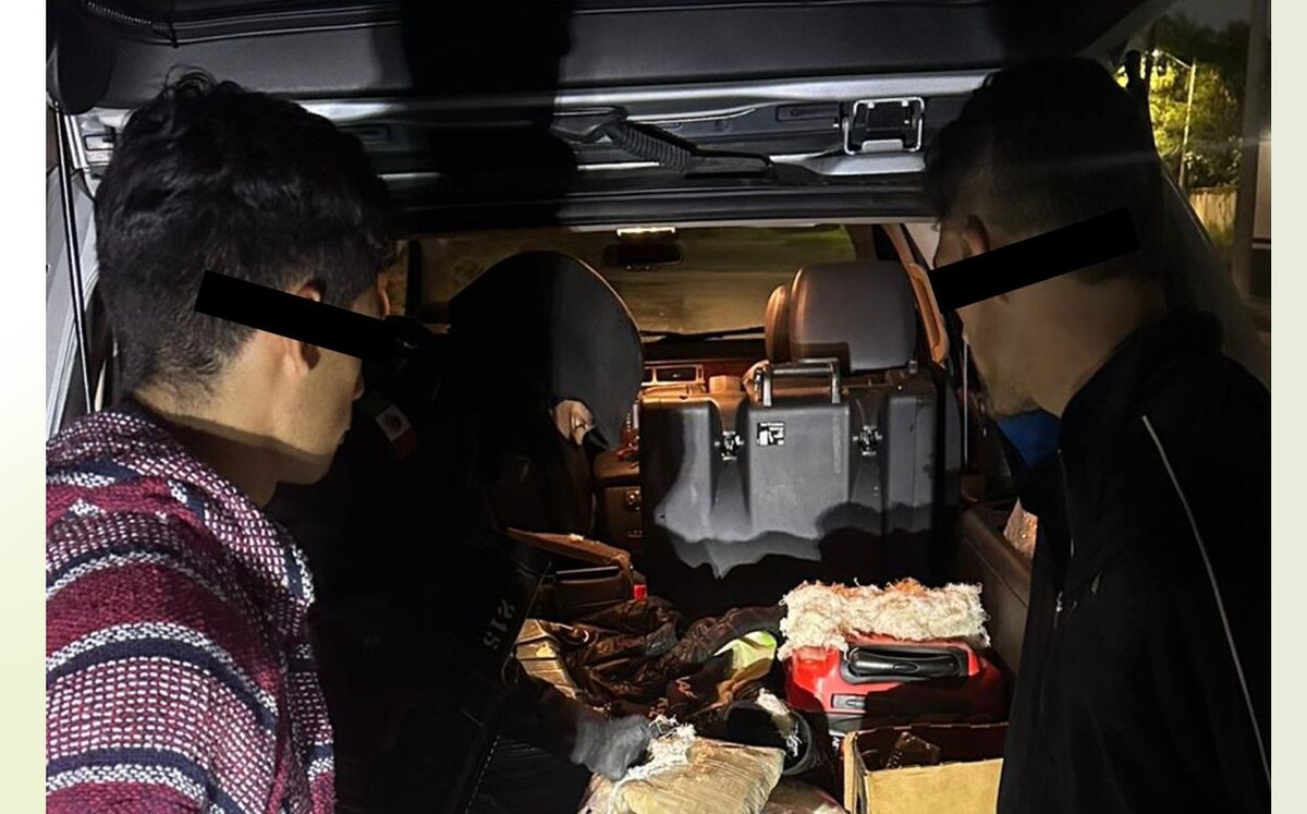 Fuerza Civil detiene a dos jóvenes que transportaban más de 15 kilos de cristal / Cortesía
