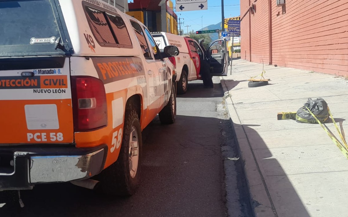 Joven se lesiona tras caer dentro de alcantarilla en Monterrey | Especial