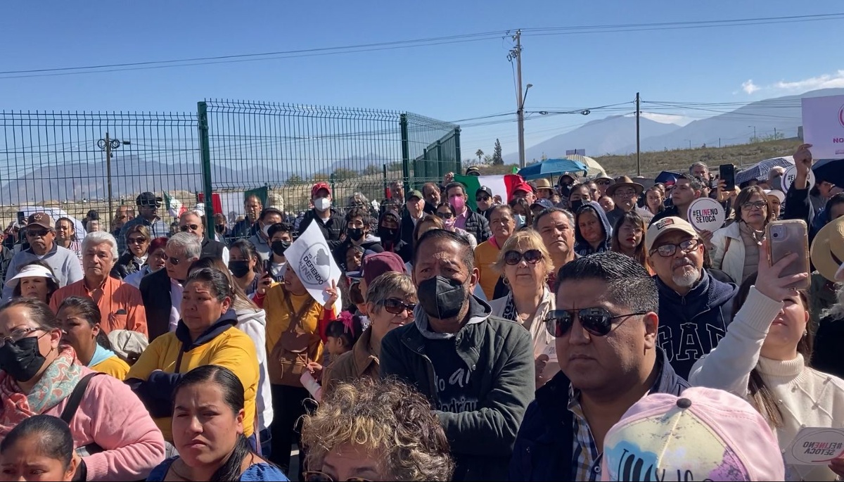 Marchan a favor del INE, piden a diputados de Coahuila votar en contra de reforma electoral.