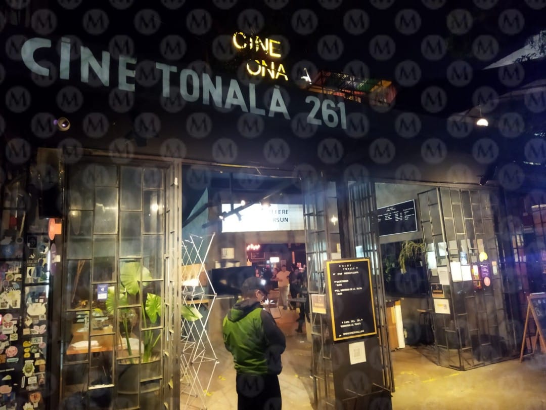 Asaltan cine Tonalá en CdMx / Jorge Becerril.