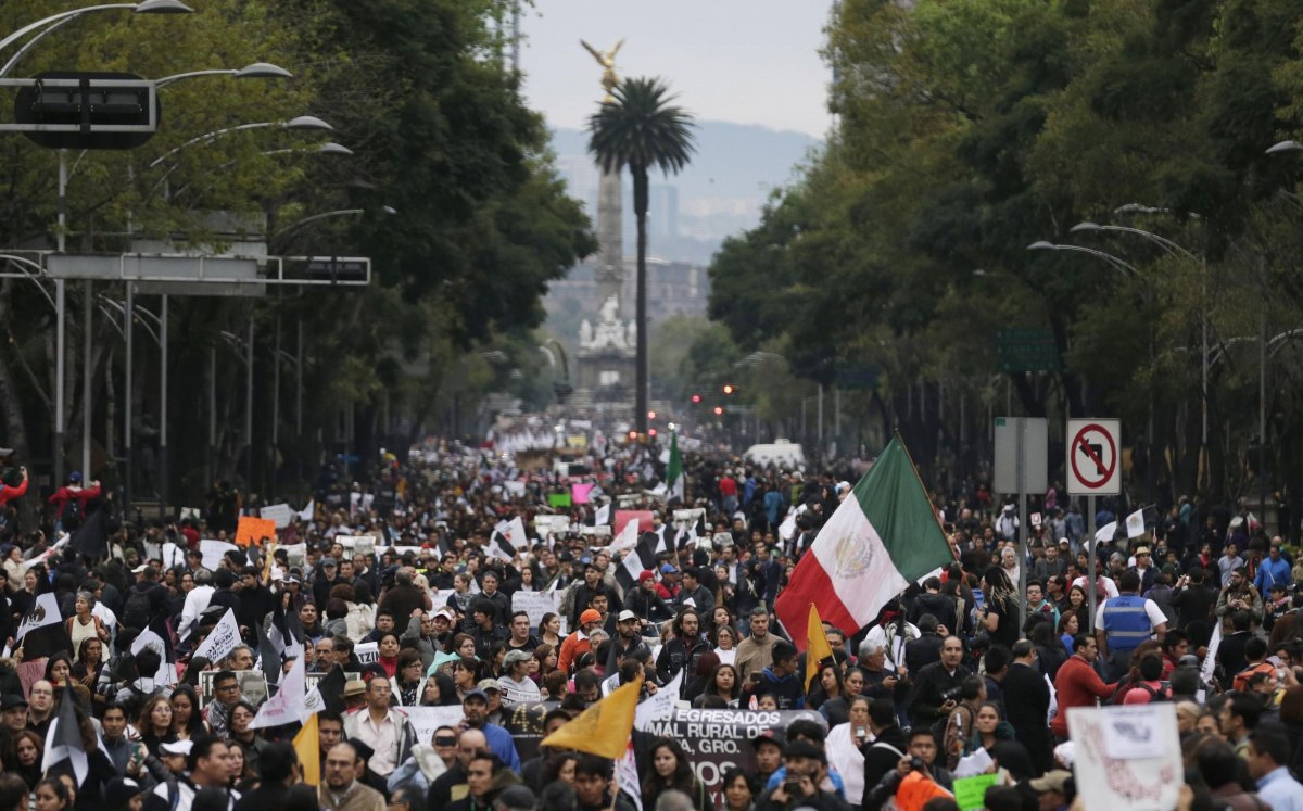 Manifestantes marchan sobre Paseo de la Reforma /Cortesía