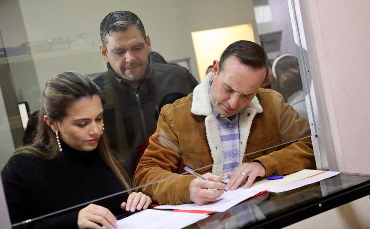 Diputados exigen al gobernador de Nuevo León defender el agua.