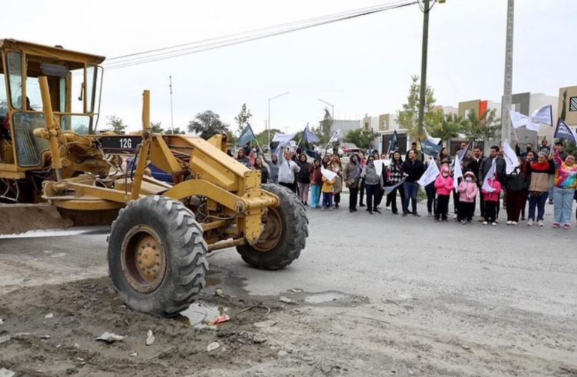 Por su parte, los habitantes de la colonia Pilares, agradecieron el apoyo. / Especial