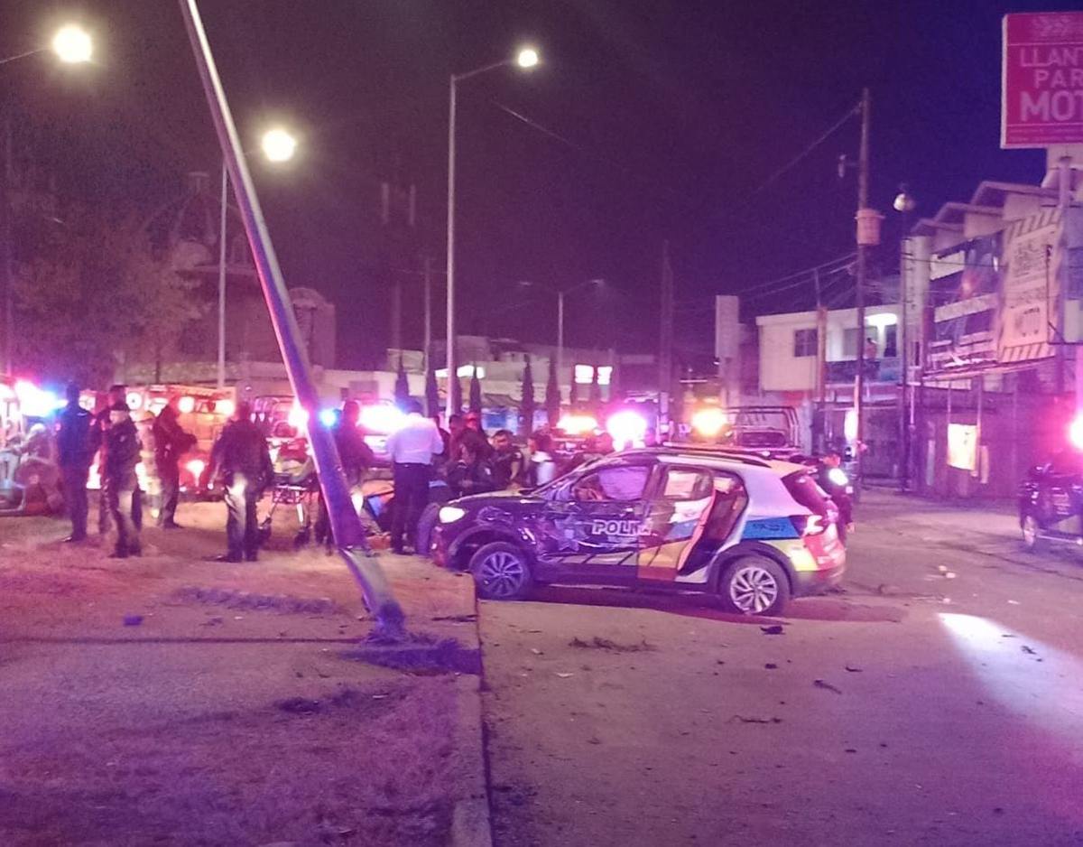 Una patrulla de la Policía Municipal chocó contra un poste / Especial