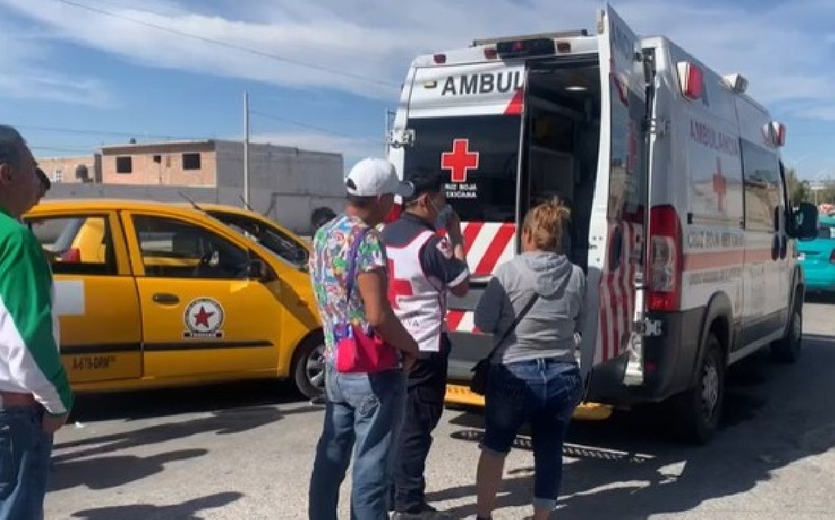 Taxi chocó automóvil y niña de 8 años resultó lesionada en Torreón