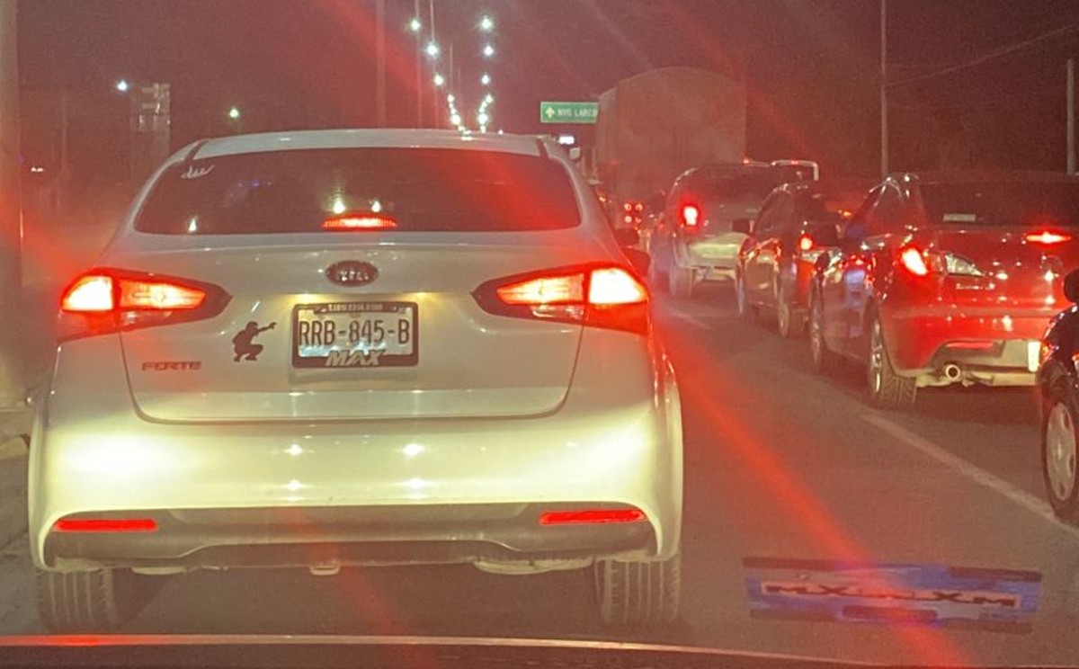 Cierran carretera Monterrey-Laredo por movilización policiaca │ Miranda Arias.