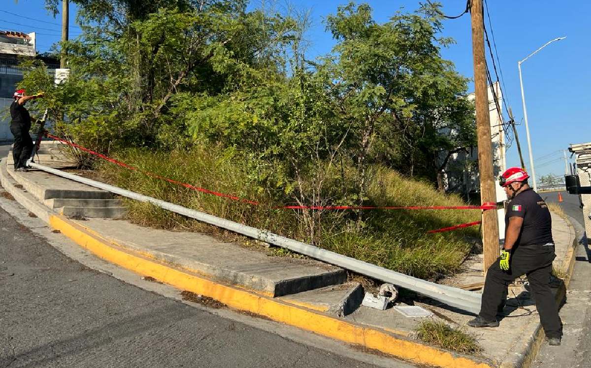 Conductor se impacta contra poste y huye en San Jerónimo en Monterrey | Mayte Villasana