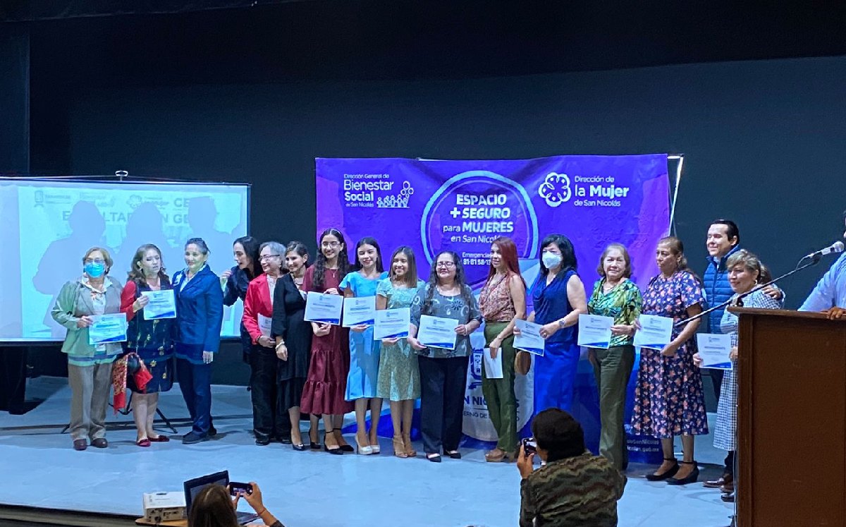Se gradúan mujeres nicolaítas del Centro de Bienestar para la Mujer | Pamela Villanueva