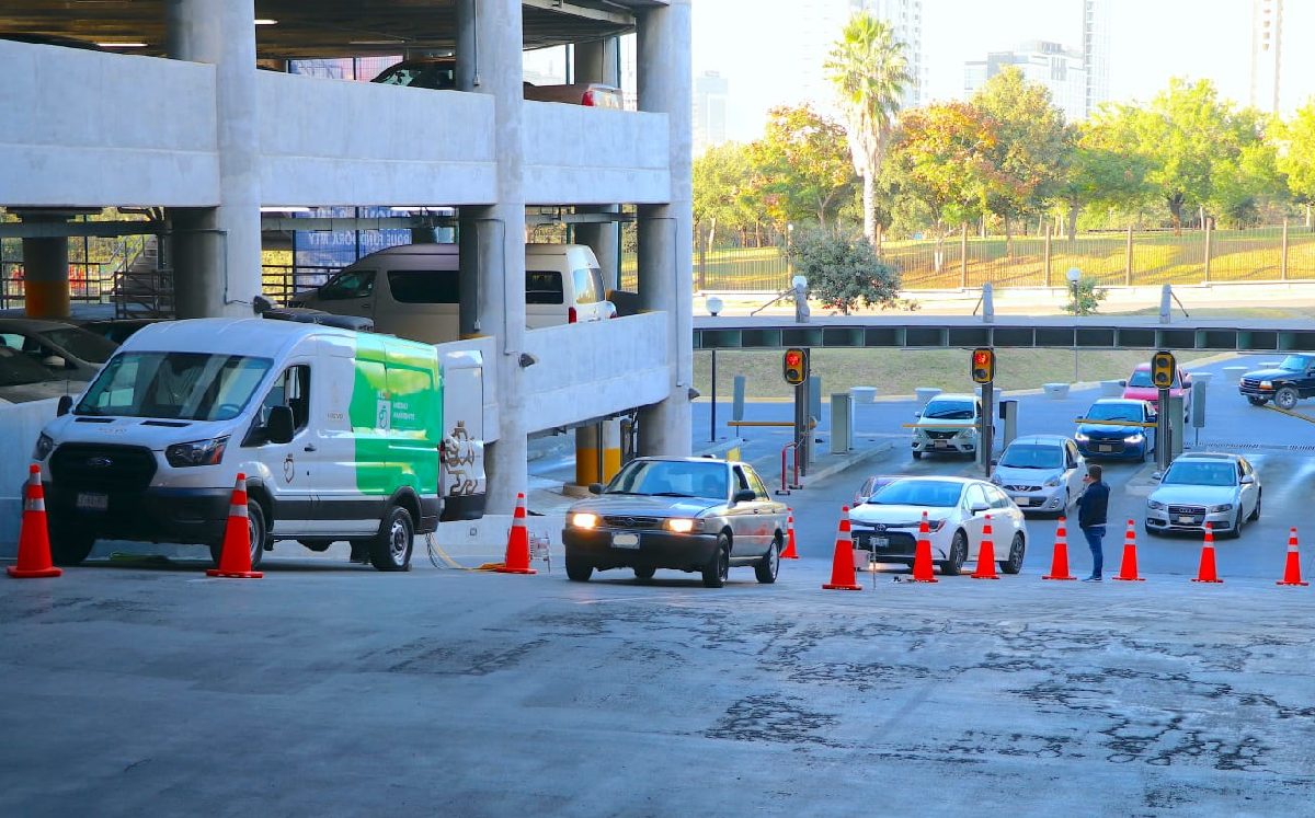 Instalan módulo para verificar vehículos en Torre Administrativa de NL | Especial