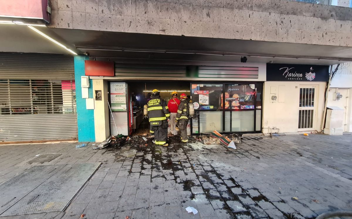 Una de las tiendas de autoservicio que fueron incendiadas / Juan Carlos Munguía
