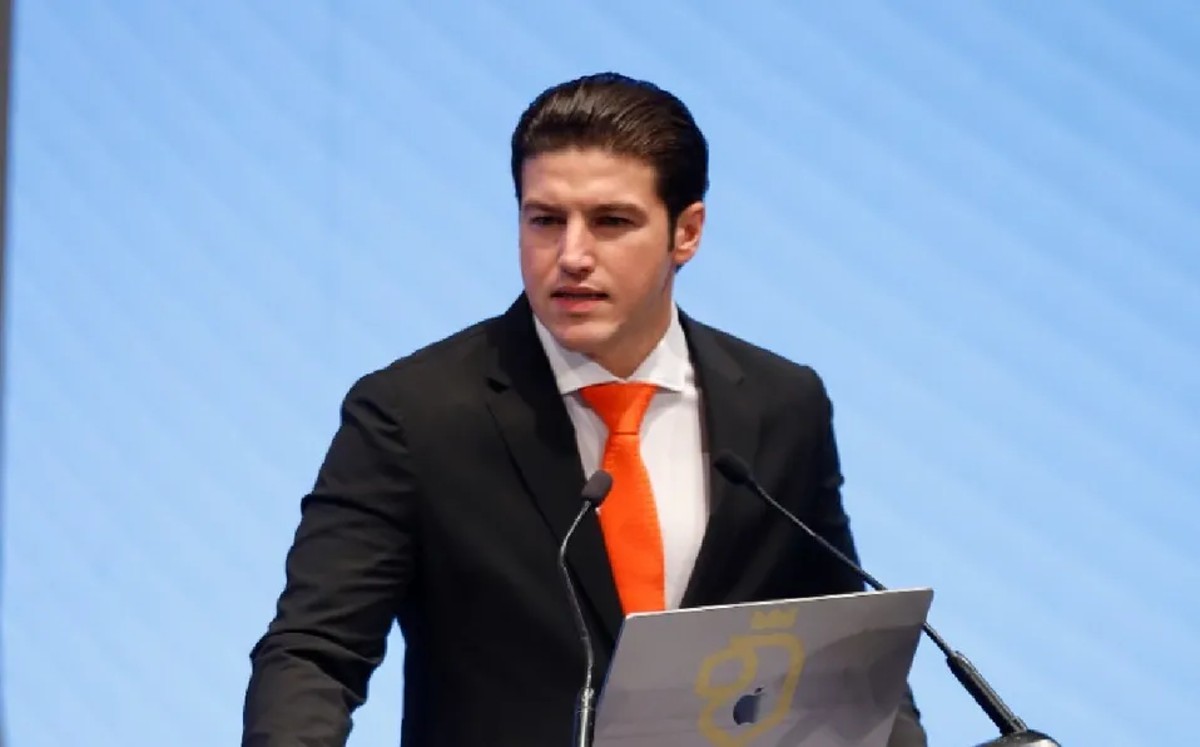 Avanza iniciativa que obliga a Samuel García a pedir permiso para viajes de trabajo fuera de NL