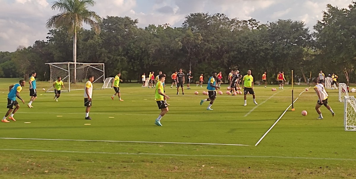 Jugadores de Tigres durante su pretemporada en la Riviera Maya / Foto Roberto Flores