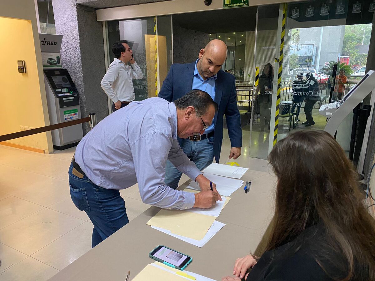Alcaldes arriban al Congreso para firmar el proyecto. | Kevin Recio