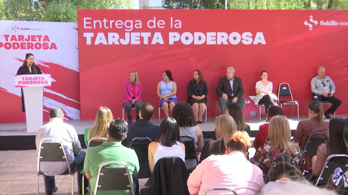 Lo único que necesitas para adquirir la tarjeta es proporcionar tu nombre completo y domicilio.