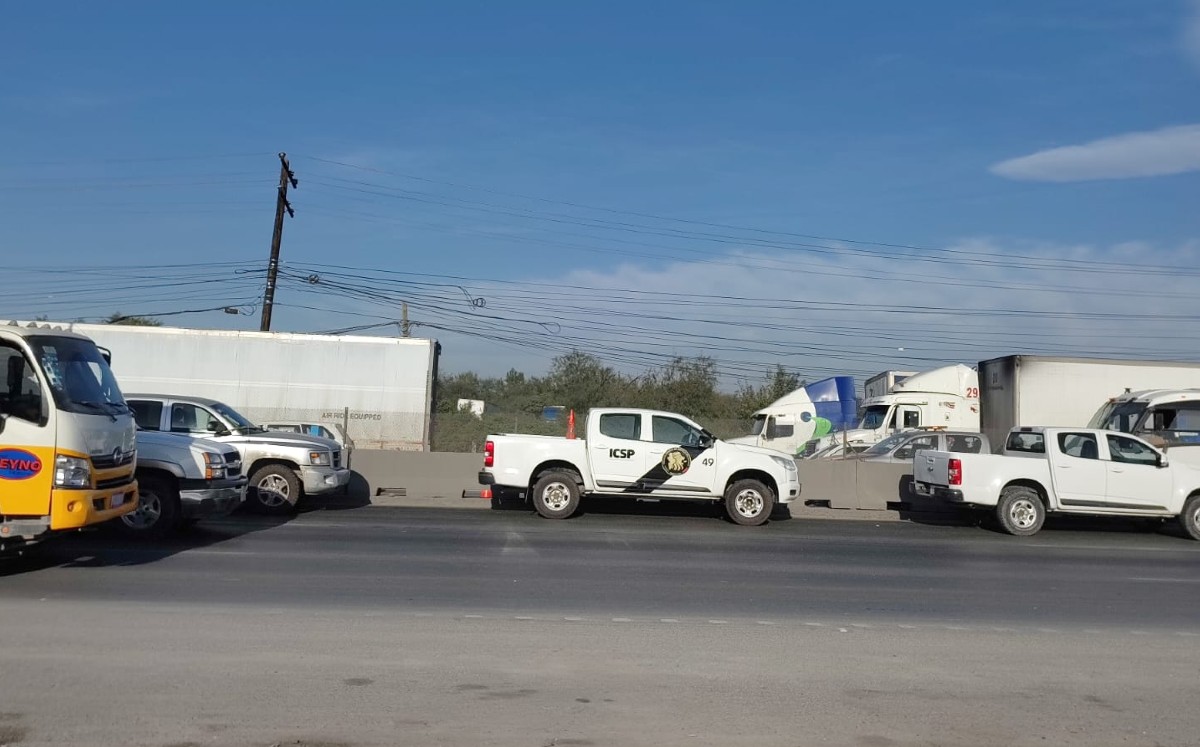 Muere persona al intentar cruzar la carretera Monterrey-Nuevo Laredo. | Agustín Martínez