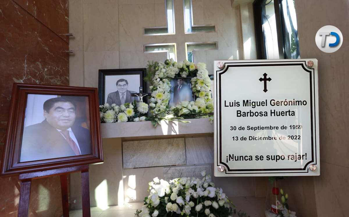 Epitafio de la tumba de Miguel Barbosa Huerta / Andrés Lobato
