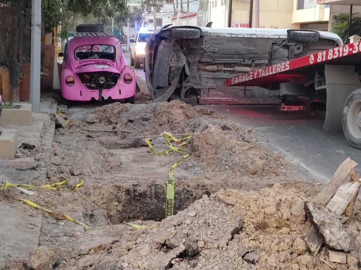 El aparatoso hecho ocurrió en el cruce de las calles Carlos Salazar y Fernando Montes de Oca. | Agustín Martínez