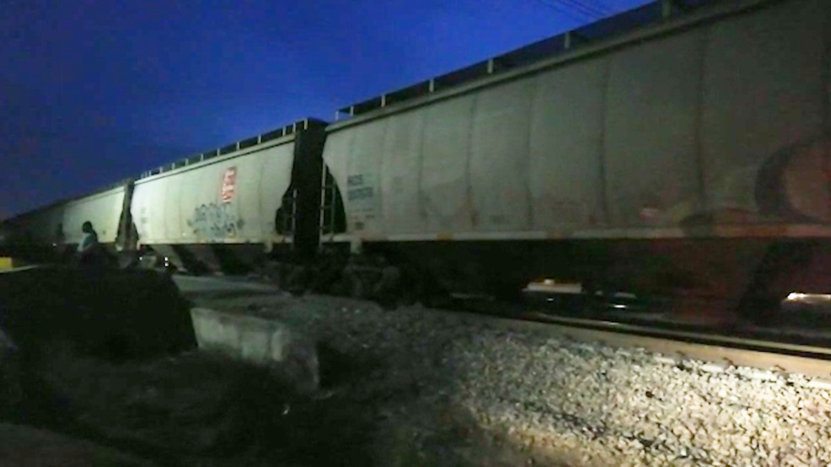 Los hechos se registraron sobre el cruce ferroviario ubicado sobre el bulevar Nazario Ortiz Garza.