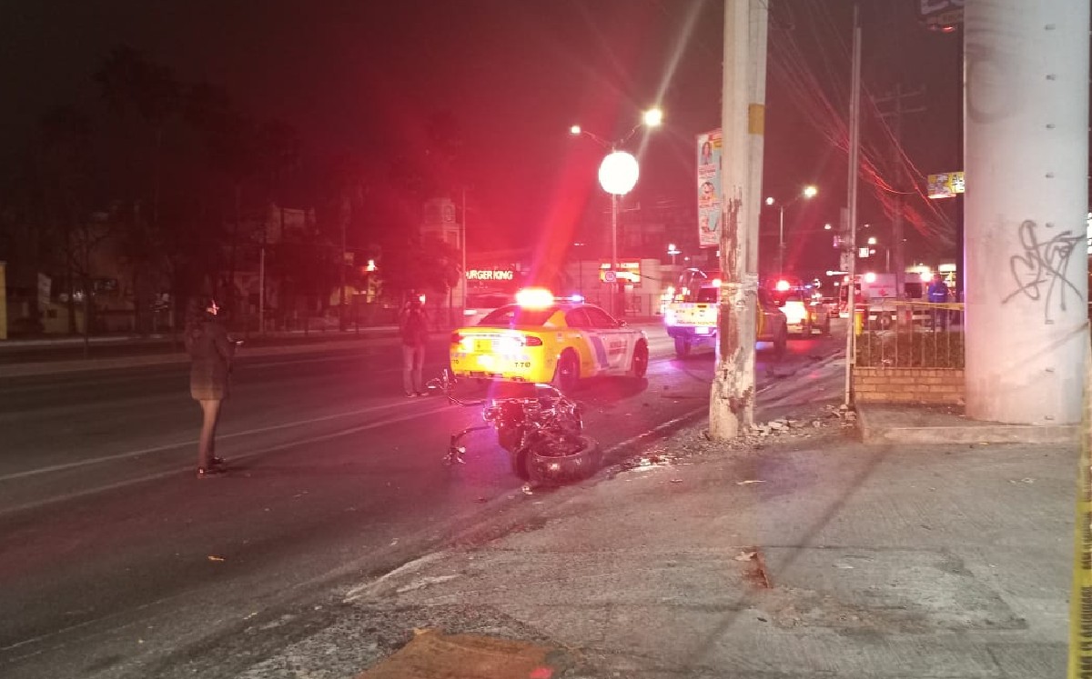 Choque en avenida Garza Sada deja un motociclista muerto. | José Luis Marroquín
