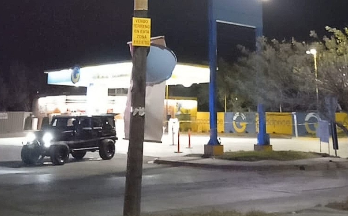 Hombre es asesinado a balazos en su camioneta en Juárez. | Especial