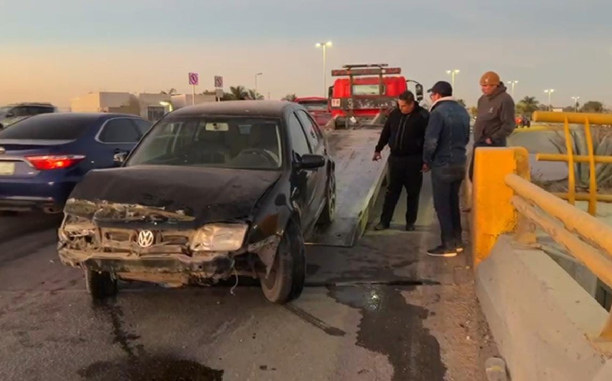 Torreón. Conductor se impacta contra Nudo Mixteco