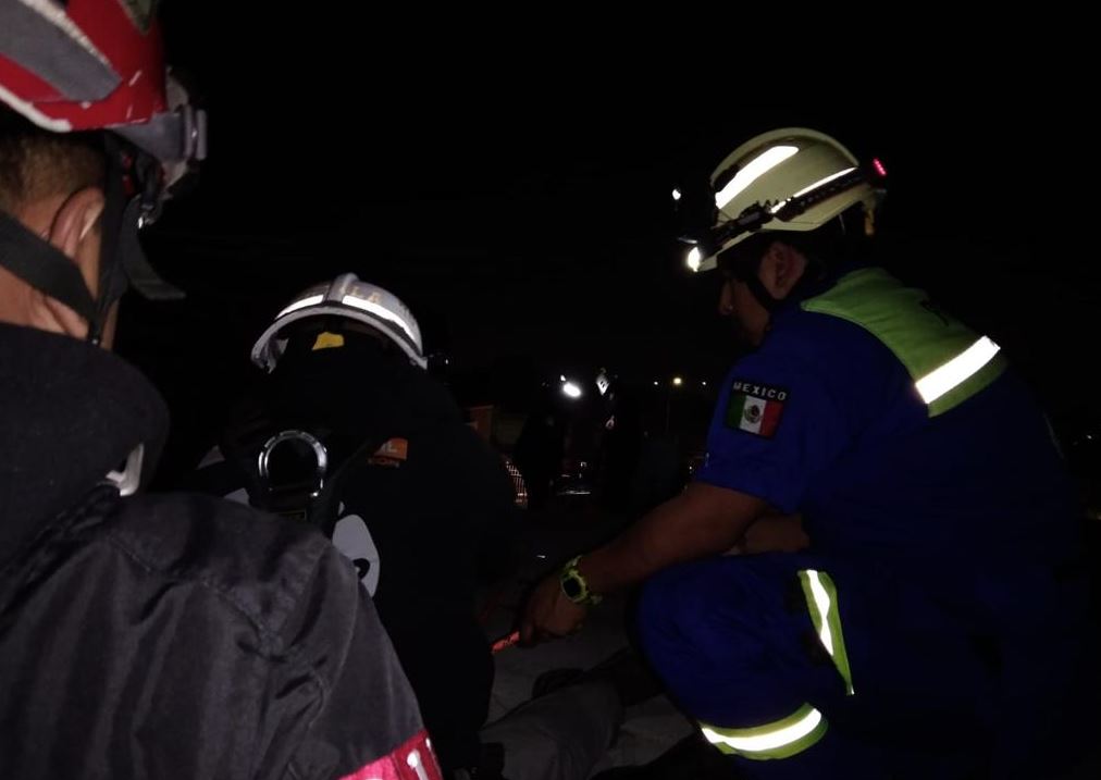 Elementos de Protección Civil municipal y de Nuevo León apoyaron en las labores de auxilio por el incidente. | Cynthia Pardo