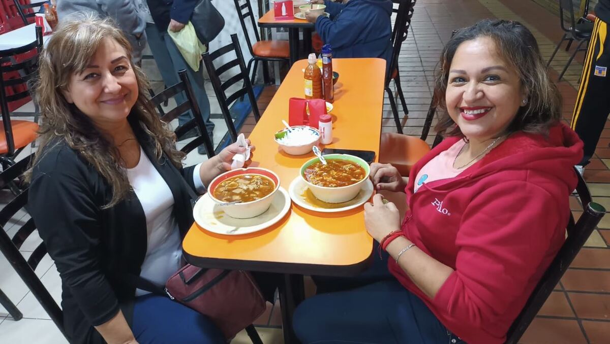 Una de las encargadas de la comida señaló que al menos para este día prepararon tres ollas de menudo. | Fabricio Gallegos