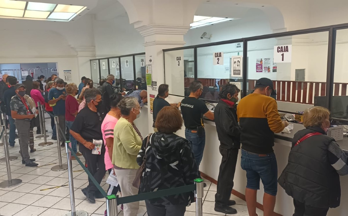 Abarrotan oficinas de Guadalupe para realizar pago del predial. | Fabricio Gallegos
