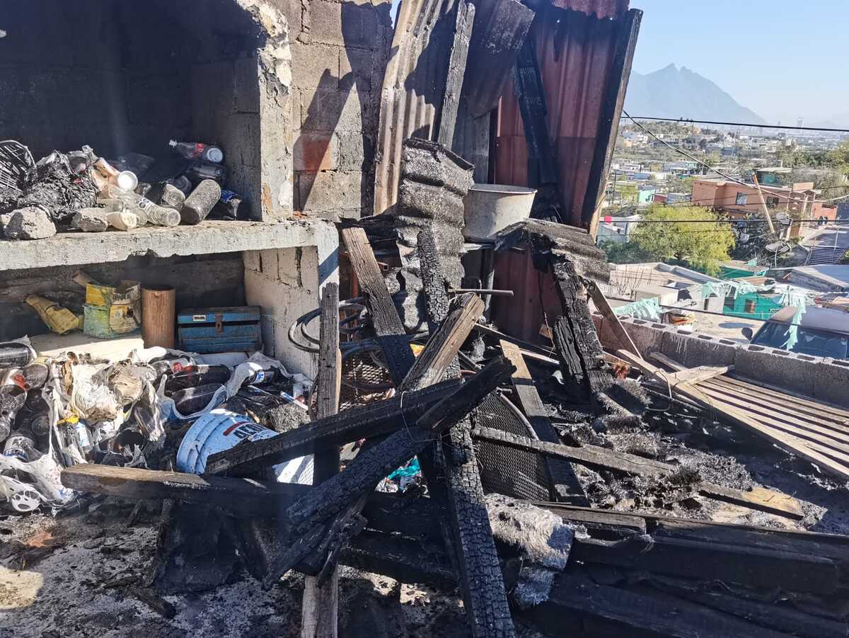 Corto circuito provoca incendio en vivienda de Monterrey / Alexandra Amao