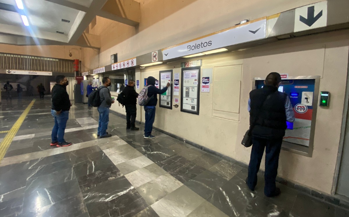 Continúan fallas en máquinas de boletos en el Metro, en Monterrey. | Pamela Villanueva
