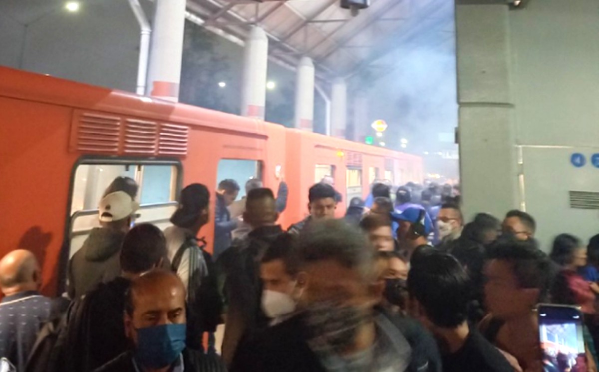 Estación Nezahualcóyotl, Metro CdMx / Zuleyma García