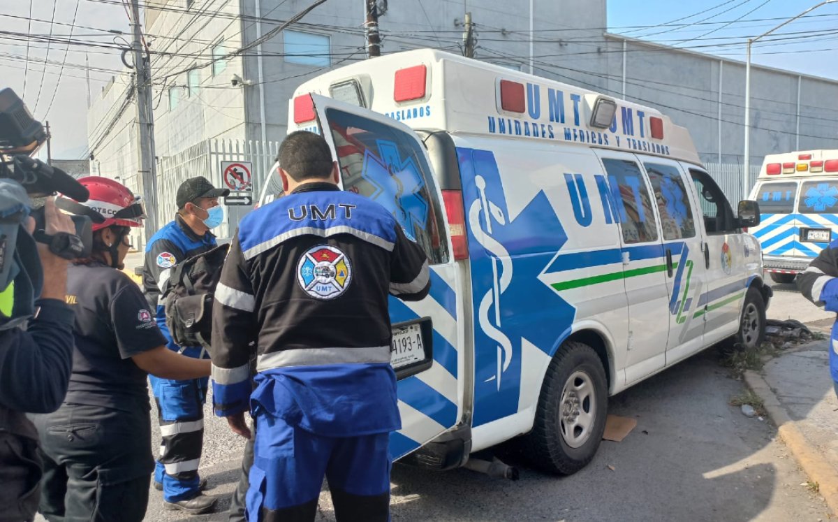 Mujer en situación de calle resulta lesionada tras caerla una barda encima en Monterrey | Jose Luis Marroquín