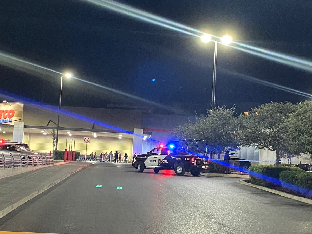 Estacionamiento de supermercado en Monterrey. / Especial
