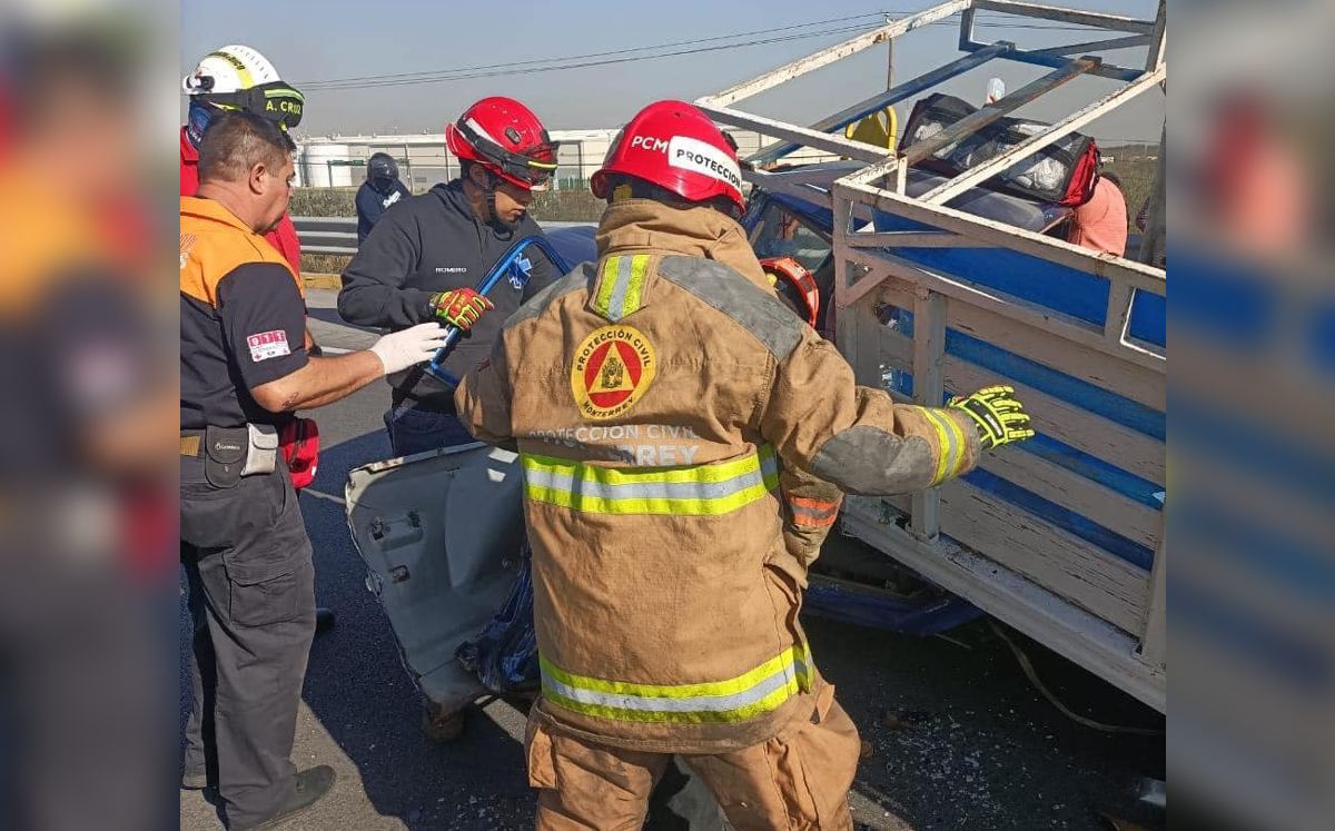 Choque entre tráiler y camioneta en Carretera a Reynosa deja 2 lesionados. | Especial