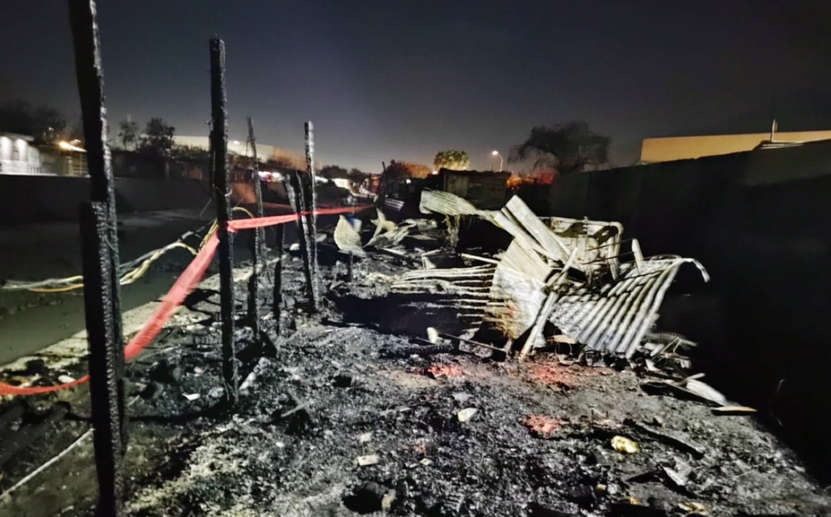 Se incendian tejabanes en Santa Catarina por presunto cortocircuito en luces navideñas. | Agustín Martínez