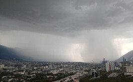 Lluvia en Monterrey.