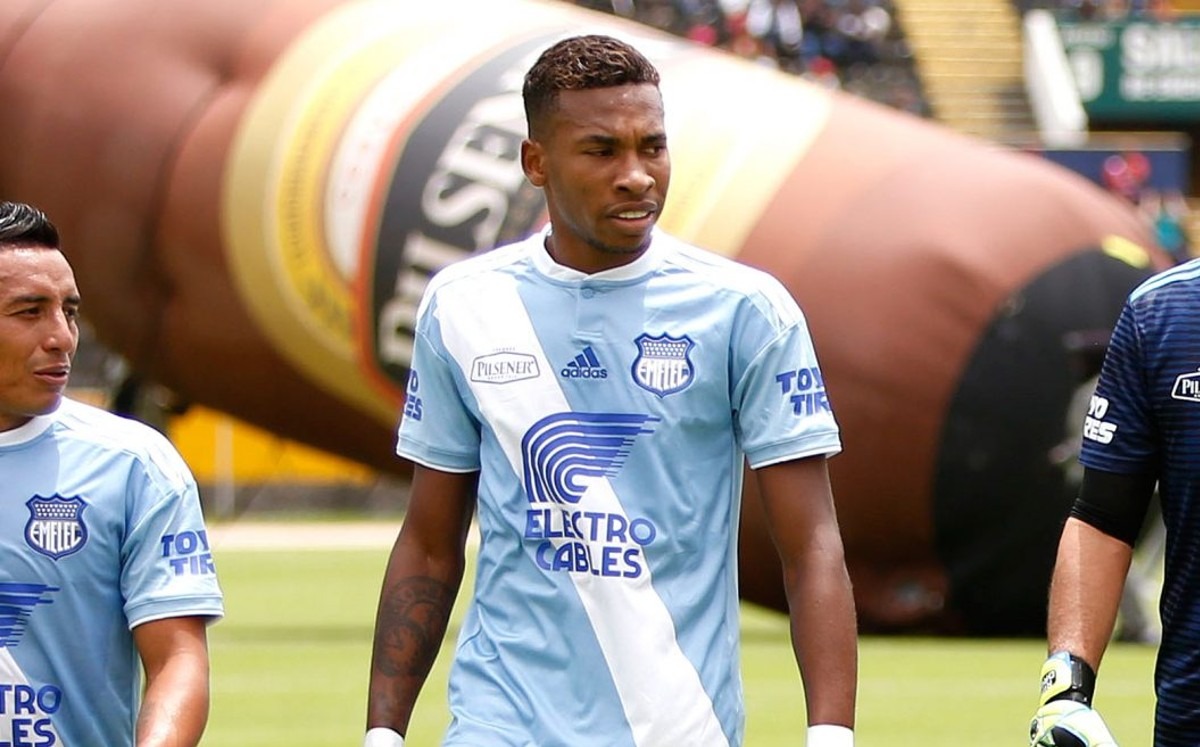Ayrton Preciado busca irse a Emelec con el sueldo percibido en Santos