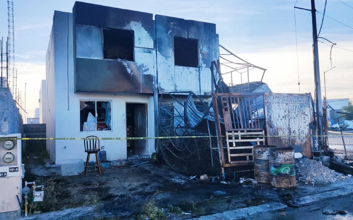 Incendio consume negocios y casas en la colonia Valle de Santa Elena, en Zuazua. | Francisco Zúñiga