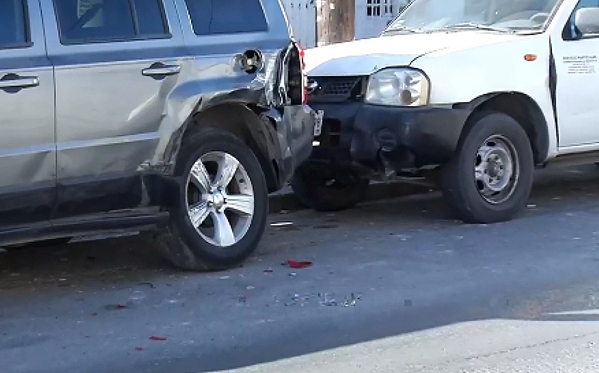 Daños en camioneta por robo de patrulla en Monterrey | Cortesía