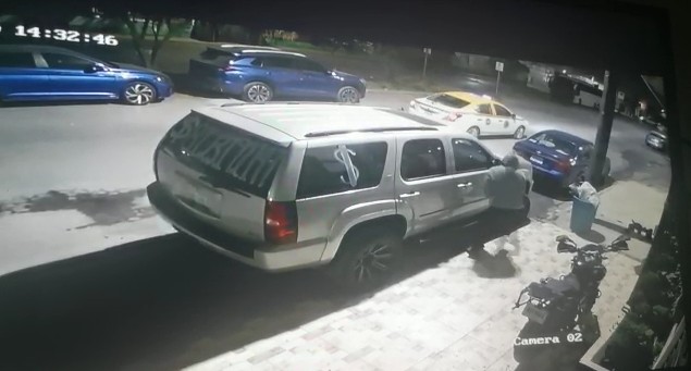 Robo de retrovisores en colonia Tres Caminos / Cortesía