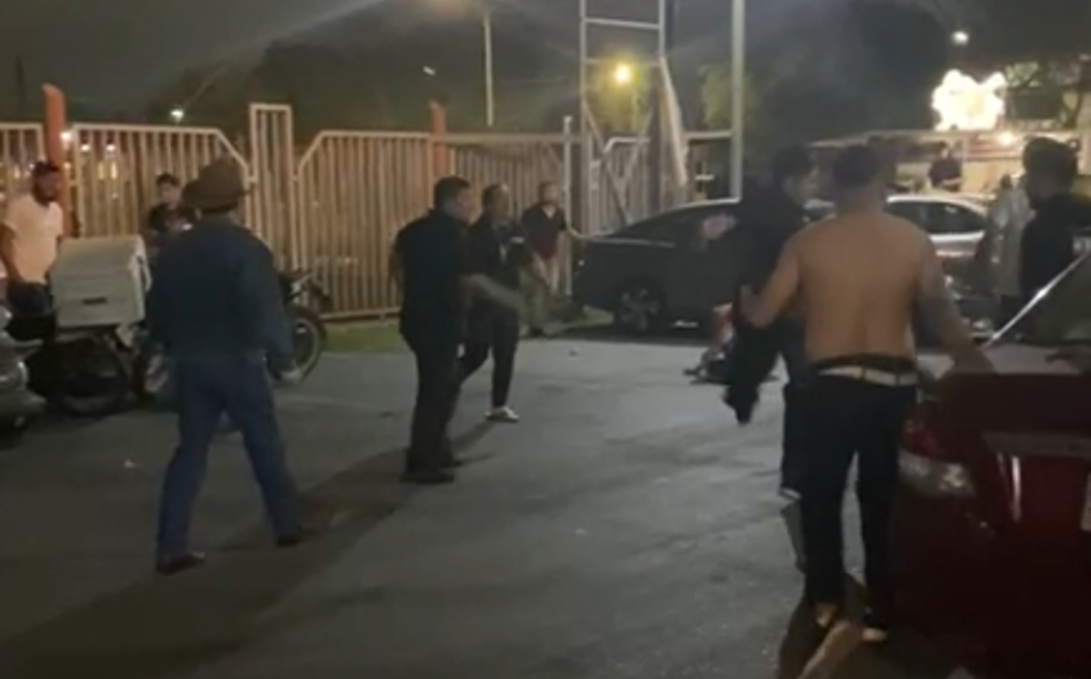 Captan riña afuera de plaza comercial en Escobedo. | Especial
