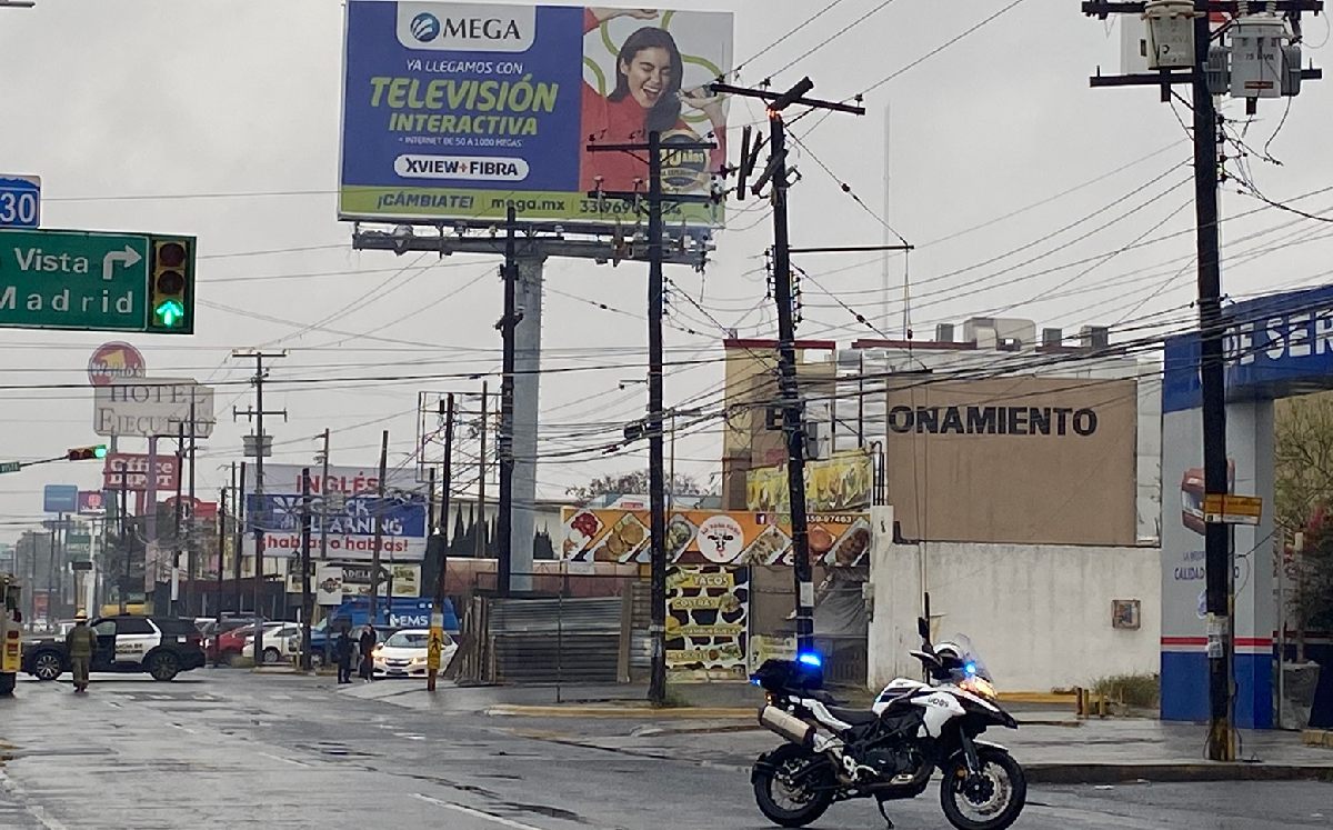 Incendio de poste en Guadalupe | Miranda Arias