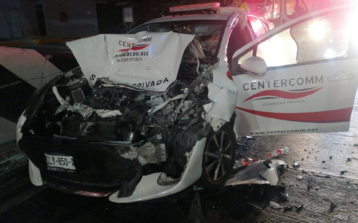 Auto se impacta contra caseta de cobro en la autopista Saltillo-Monterrey. | Especial