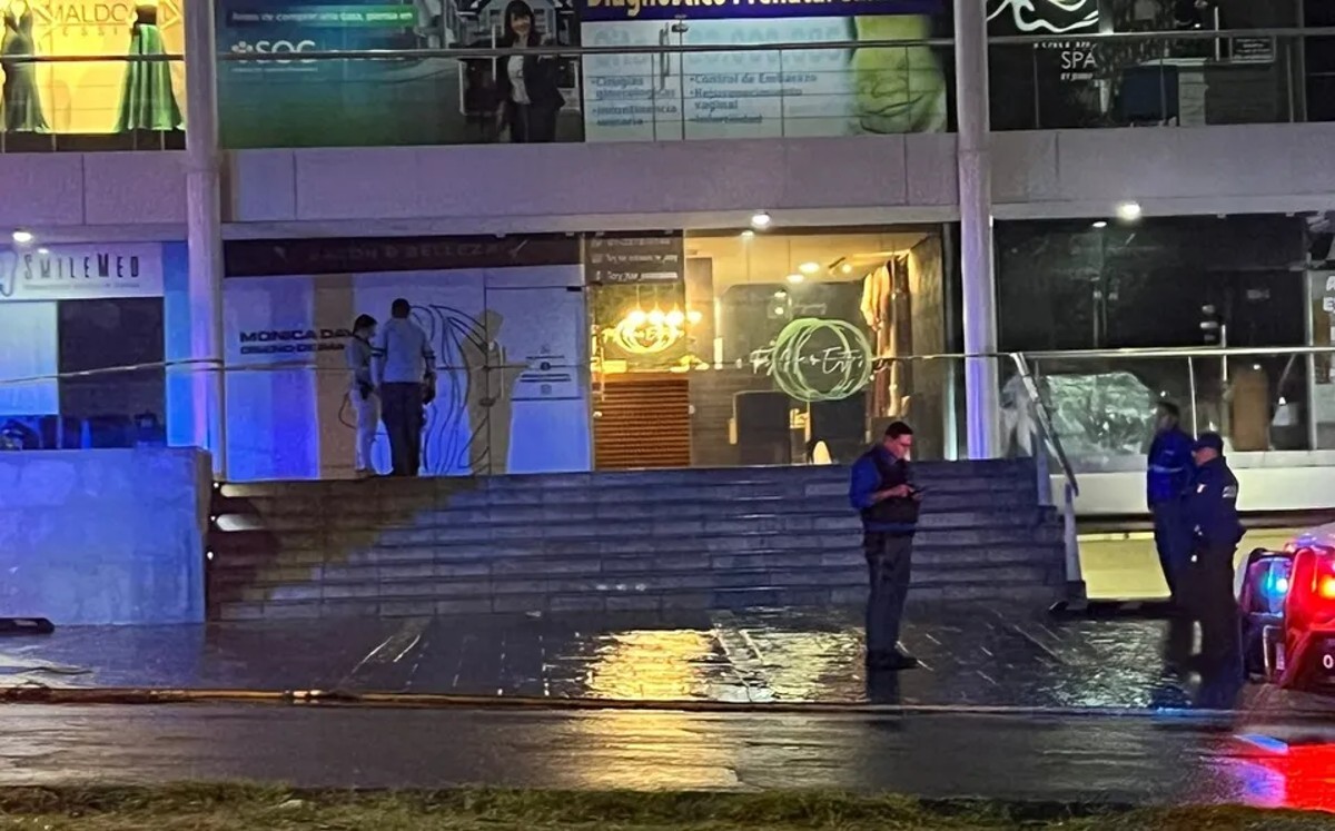 Balean a trabajadora de salón de belleza en sector Cumbres en Monterrey