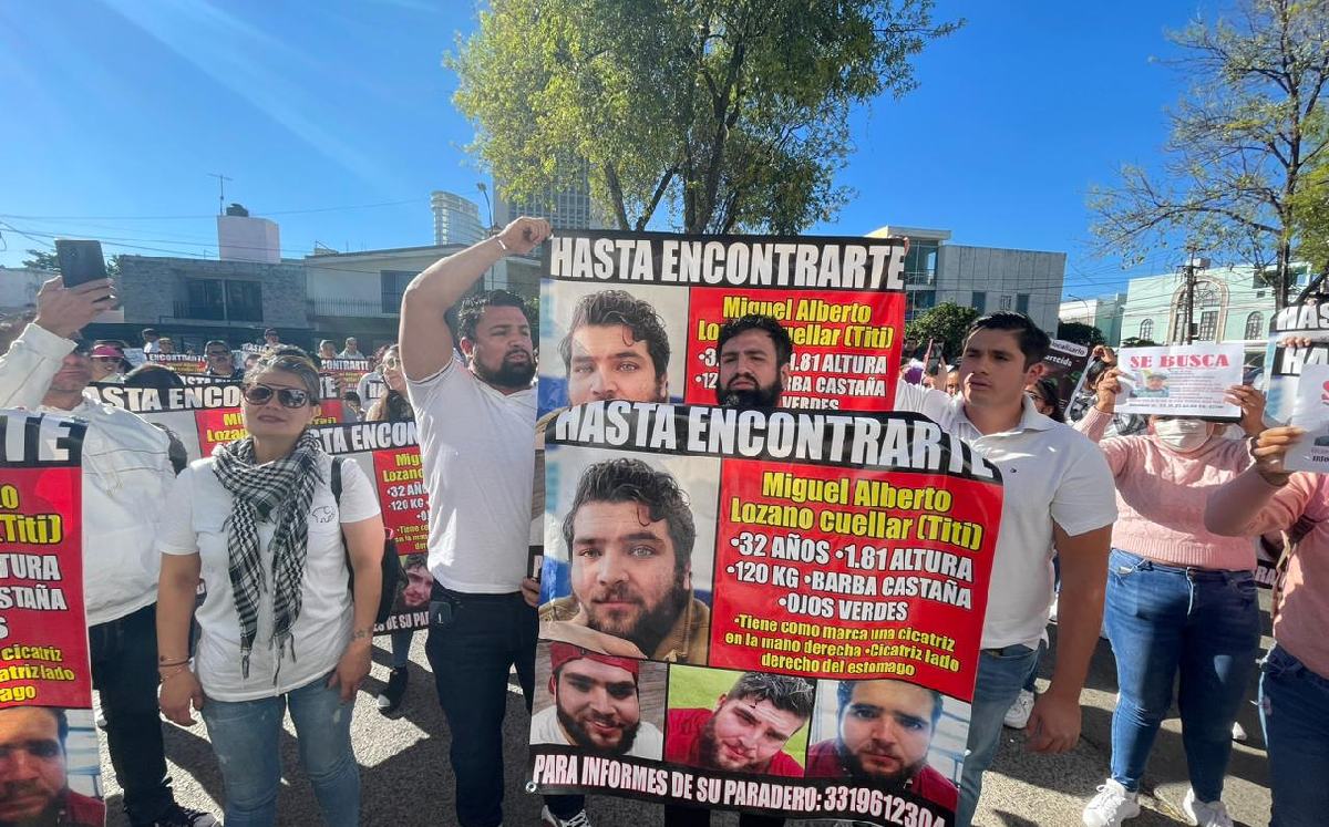 Manifestación en Guadalajara, de familiares, amigos y clientes de Miguel Lozano / Karla Victoria Rodríguez