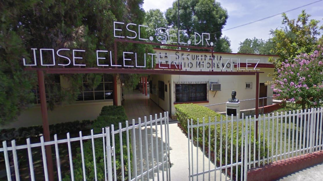 Entrada del plantel educativo. | Archivo