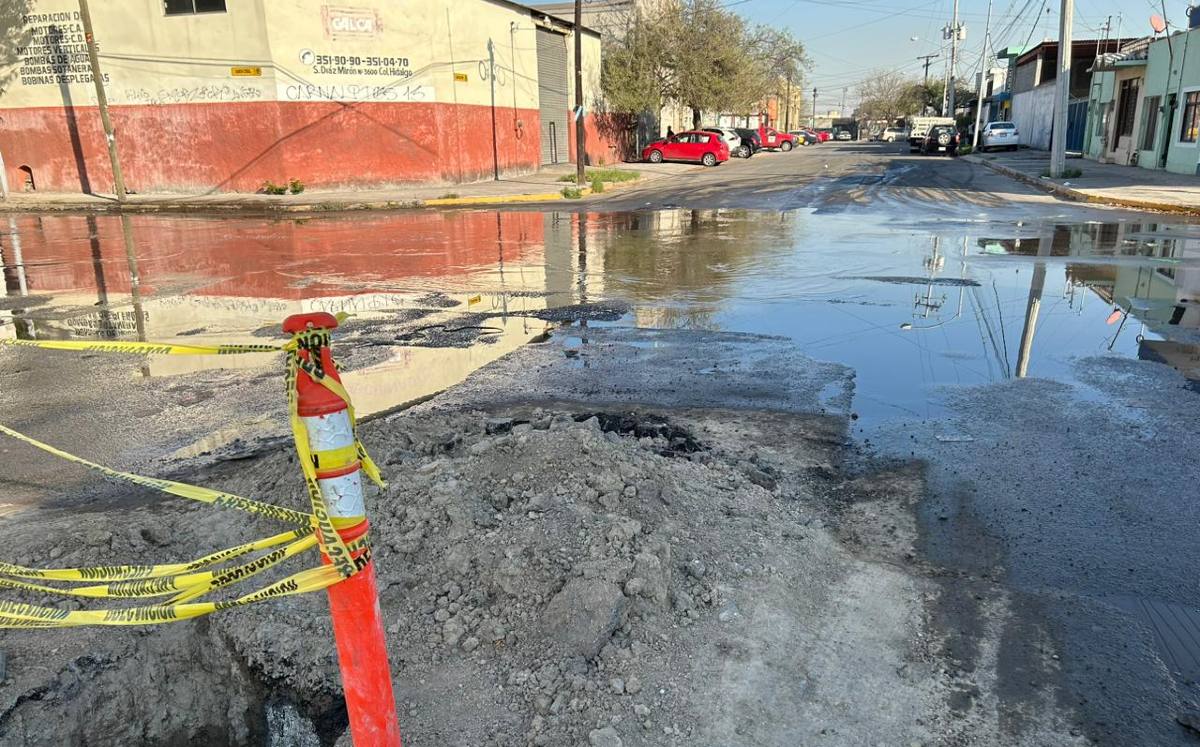 Aguas negras ‘inundan’ calles en la colonia Hidalgo, en Monterrey. | Pedro Delgado