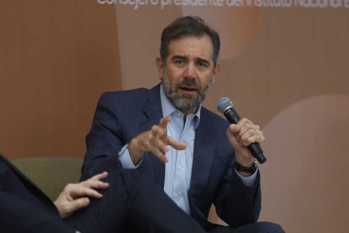 Lorenzo Córdova como ponente en conferencia electoral en la UDEM. / Roberto Alanis