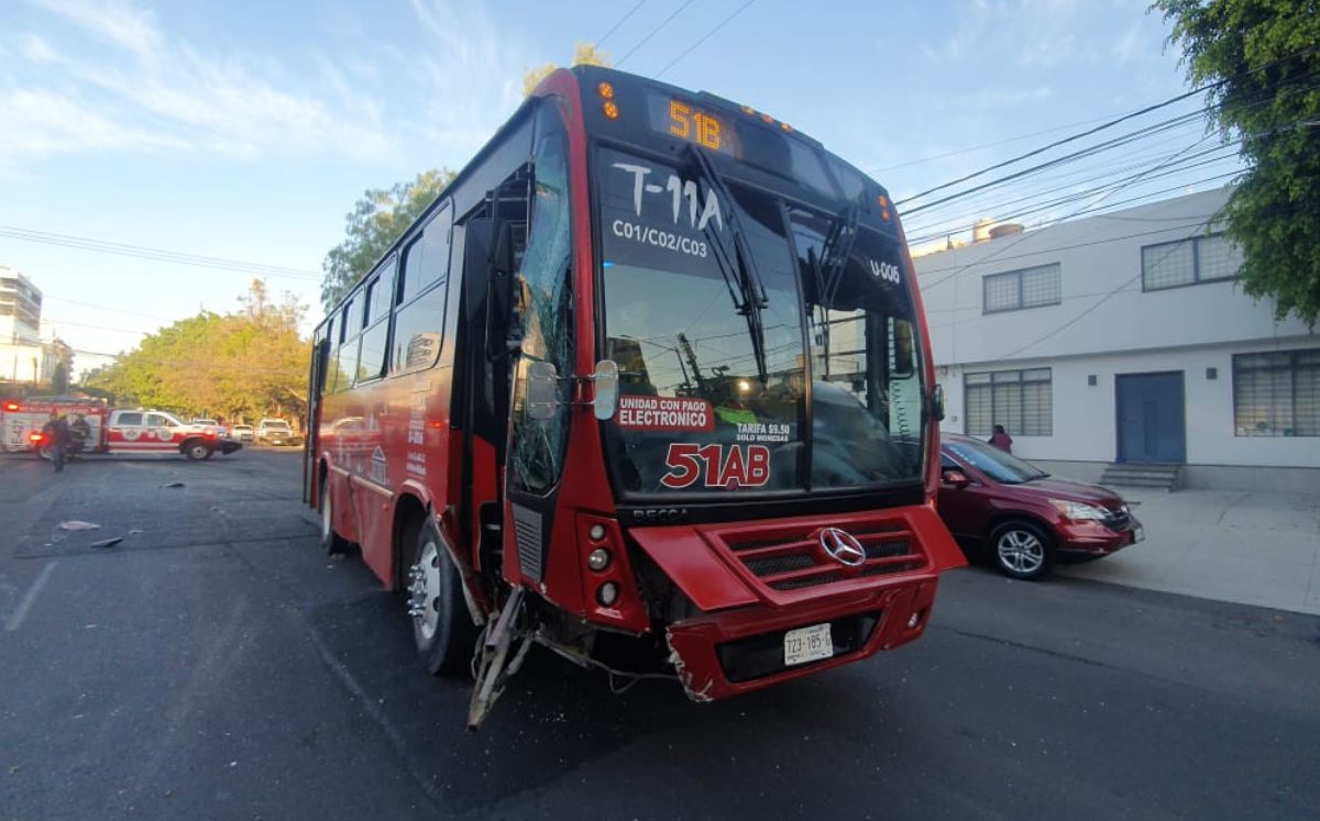 Choca camión del transporte público en Guadalajara / Juan Carlos Munguía