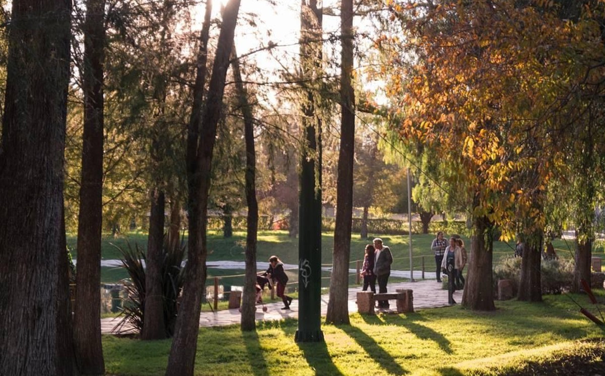 Durango. Ciudadanos se preparan para día festivo